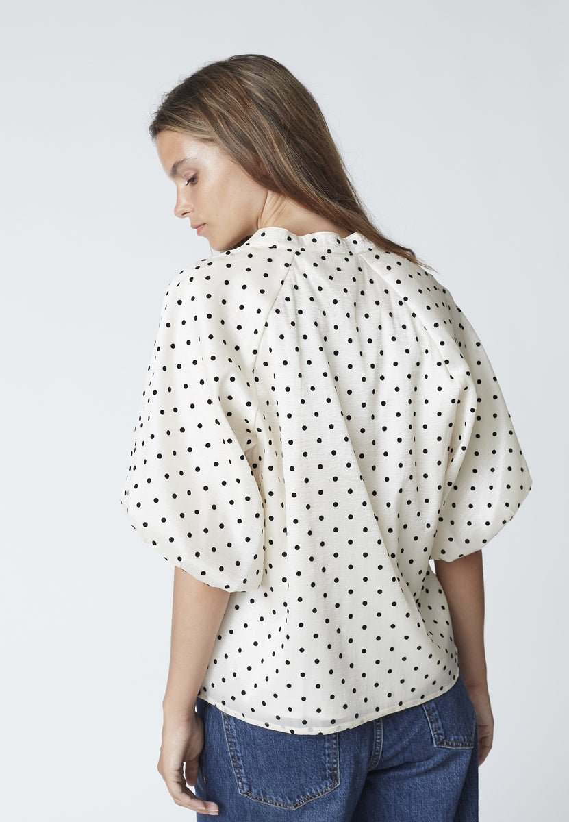 DilanCC Dot SS V - Shirt - Powder - Co'couture