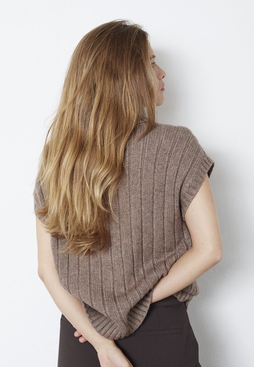 RowCC Oversize Cable Knit Vest - Walnut - Co'couture